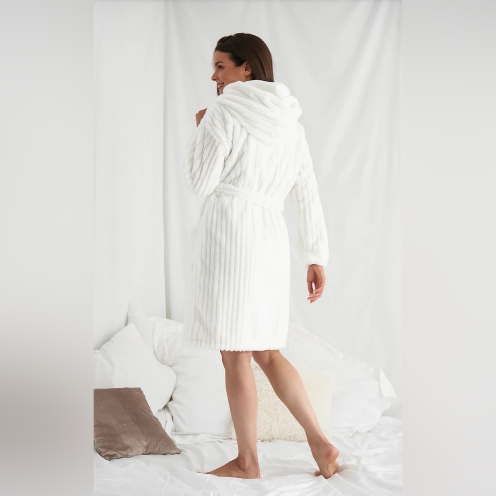 PRETTY‎ YOU LONDON CLOUD ROBE, SIZE M/L - Picture 4 of 14